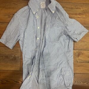 Brooks Brothers Short-Sleeve Shirt (seersucker regent fit) - Size Small
